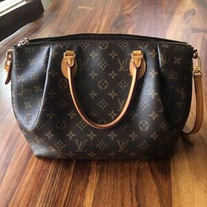 LOUIS VUITTON PURSE